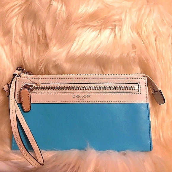 Brand New COACH Legacy Colorblock Leather Large Zippy Wallet/Wristlet - Picture 2 of 16